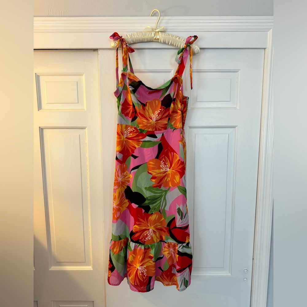 Fun floral dress. Collective Concepts Nordstrom. Womens size Medium. NWT